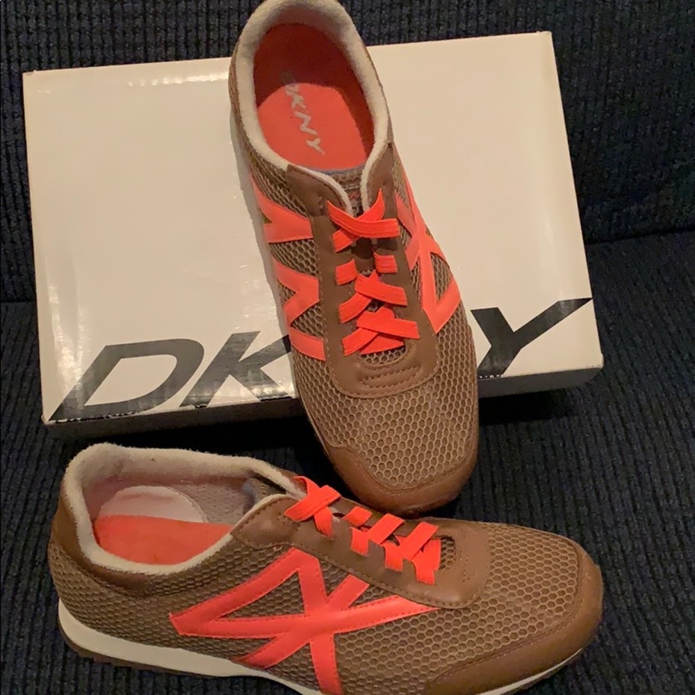 DKNY Quest Runner Sneakers - Picture 2 of 5